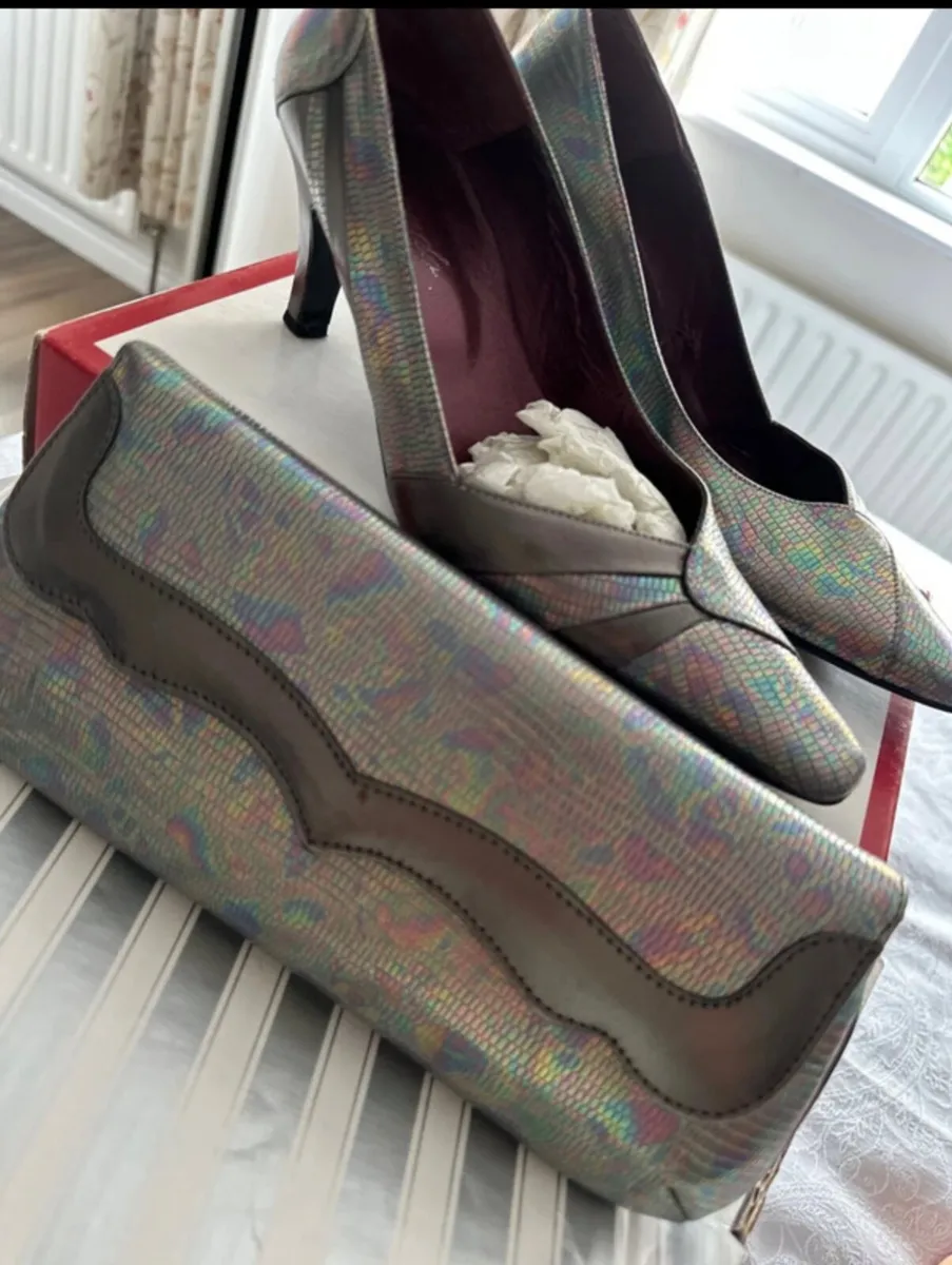 Ladies occasion silver shoes and matching bag - Image 2