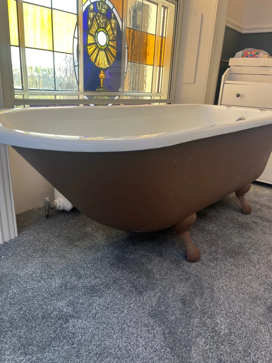 Antique cast iron bathtub - Image 4