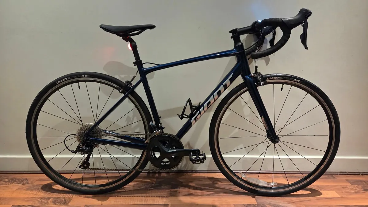 Giant Contend 1 road bike - Image 1