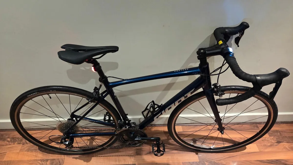 Giant Contend 1 road bike - Image 2