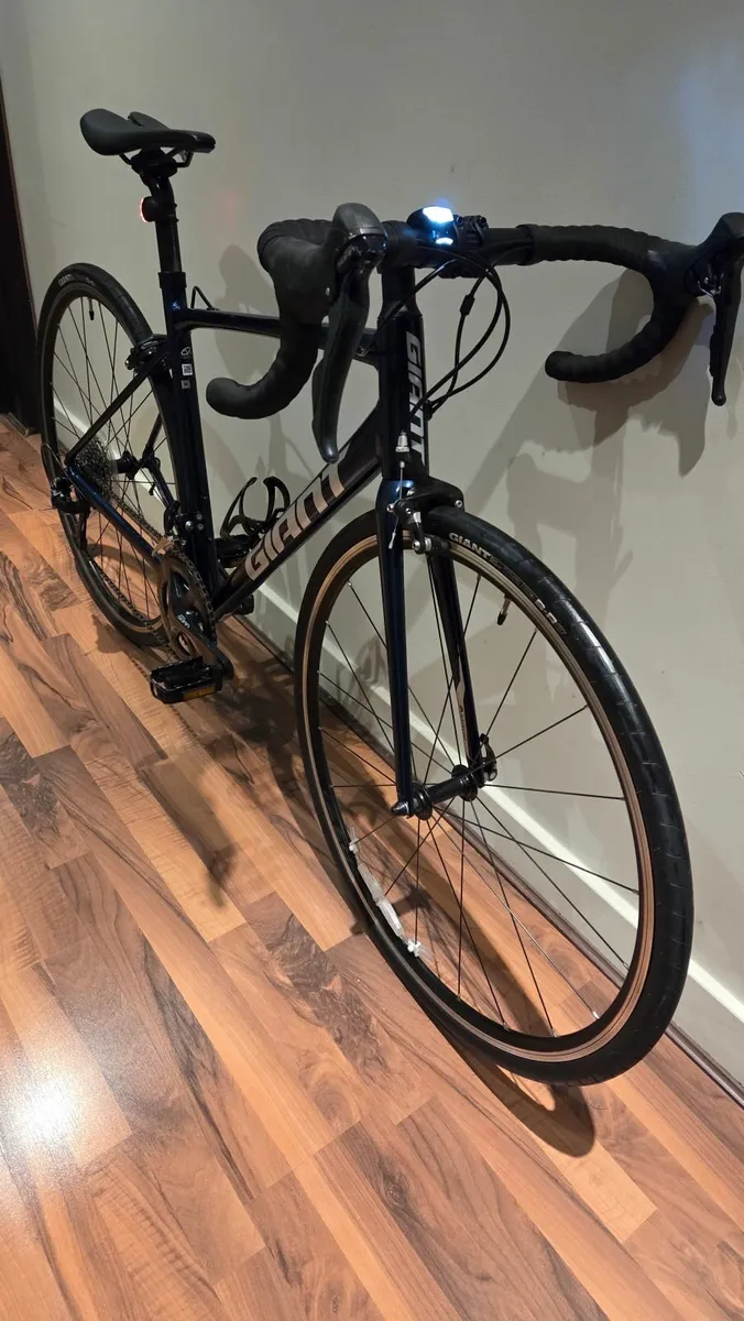 Giant Contend 1 road bike - Image 3