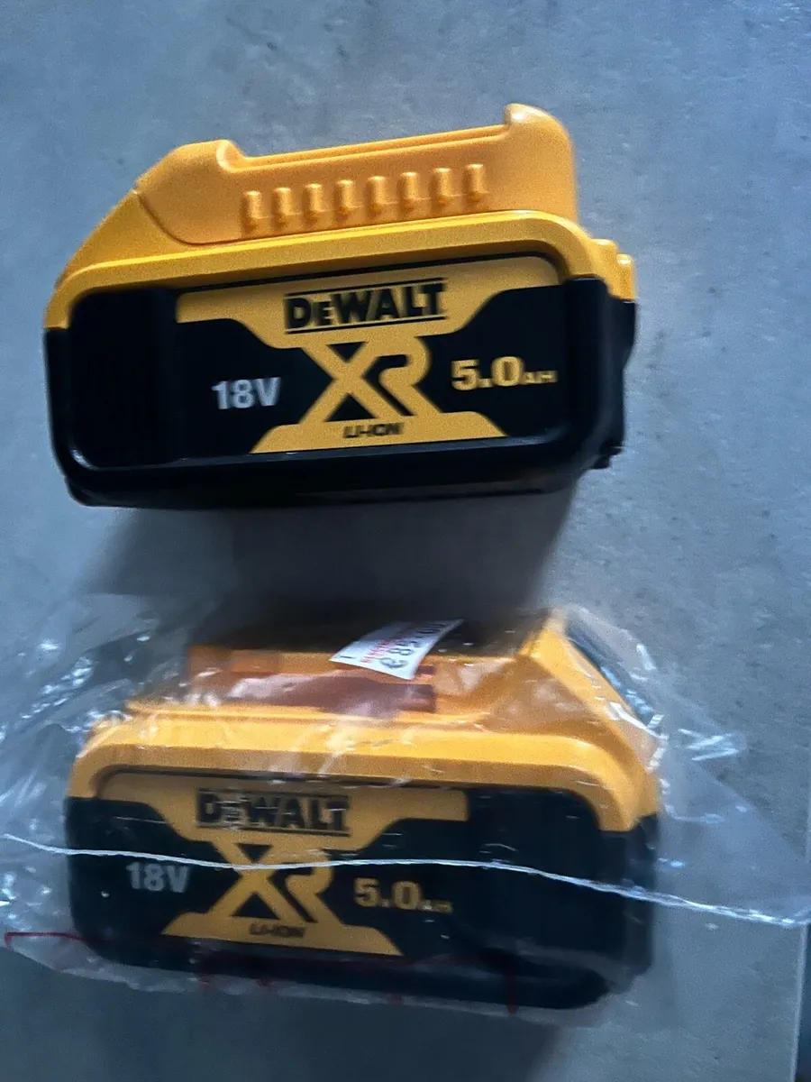 Two new DeWalt batteries - Image 1