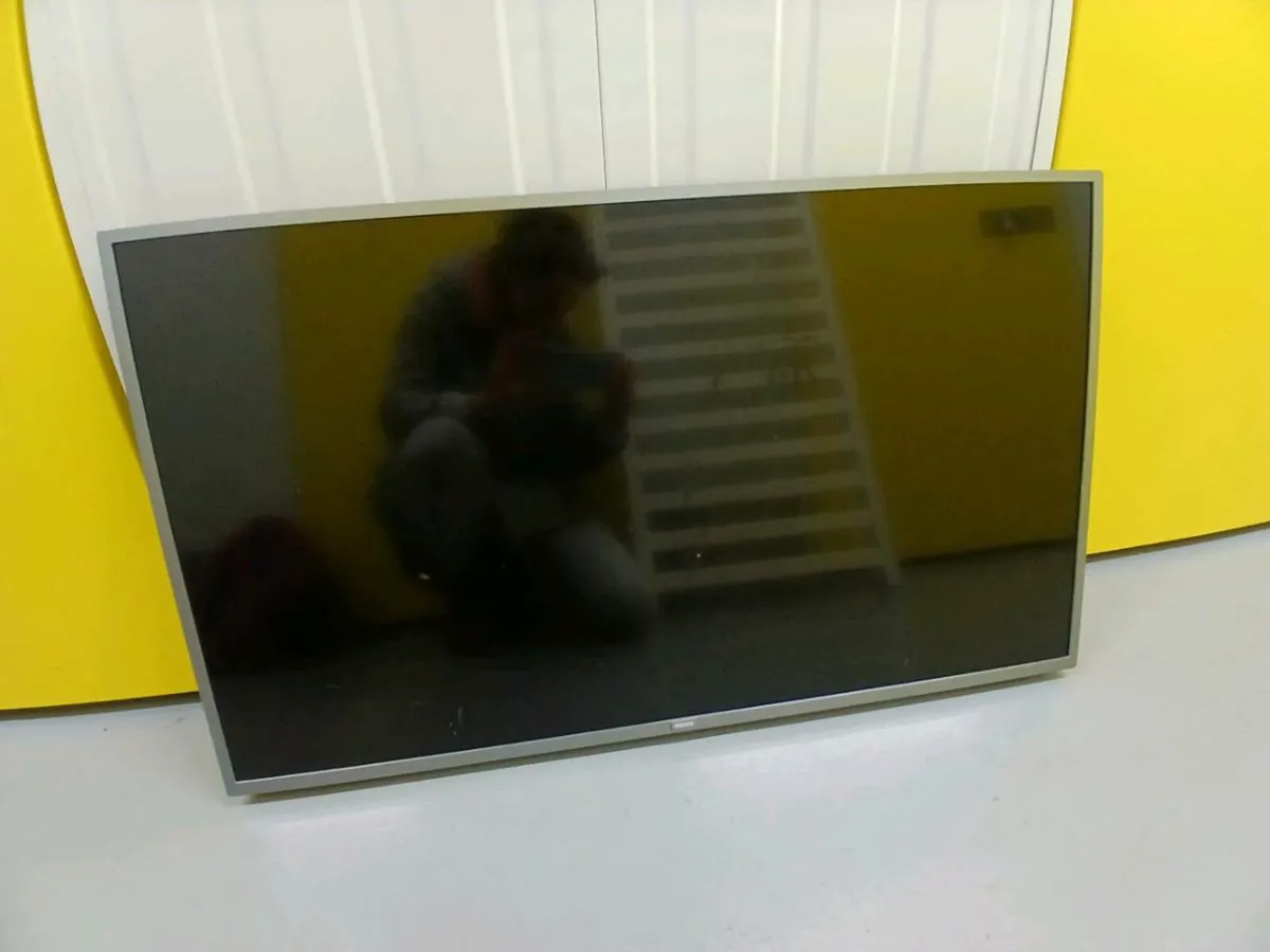 PHILPS Smart Full HD HDR LED TV 43" - Image 1