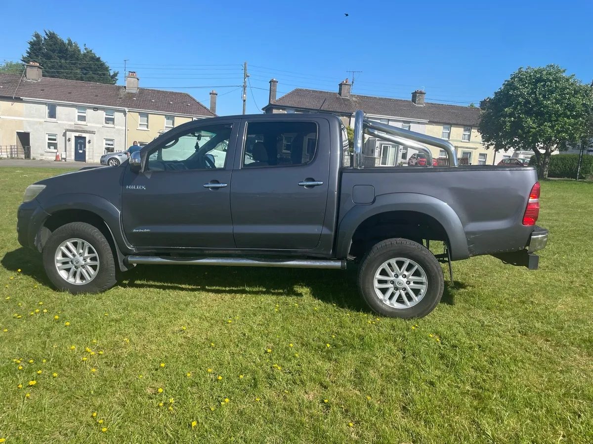 2012 toyota hilux invincible - Image 2