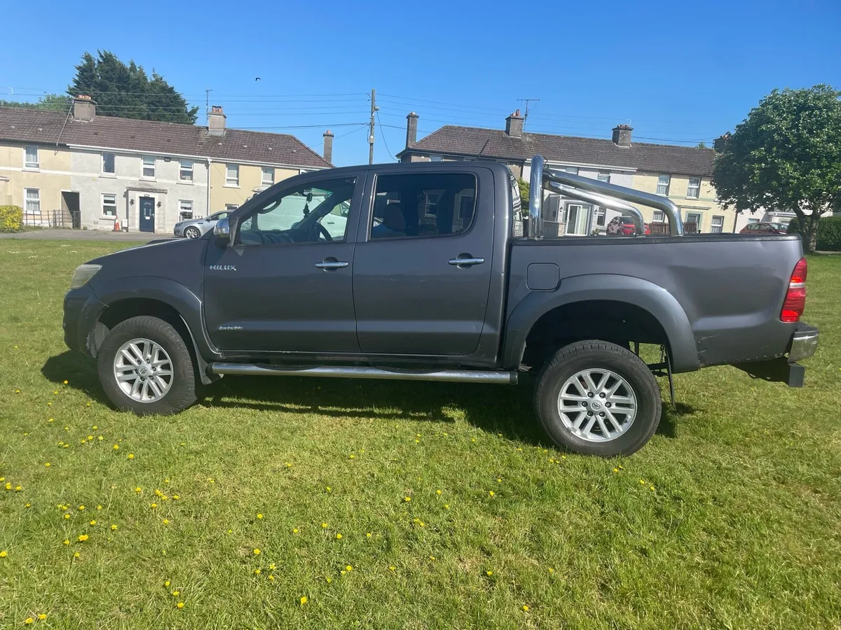 2012 toyota hilux invincible - Image 3