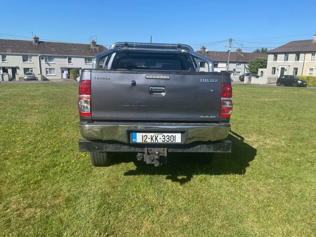 2012 toyota hilux invincible - Image 4