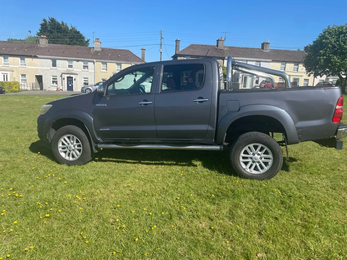 2012 Toyota HILUX invincible - Image 4