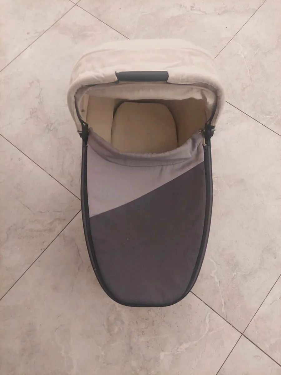 Quinny foldable carrycot - Image 2