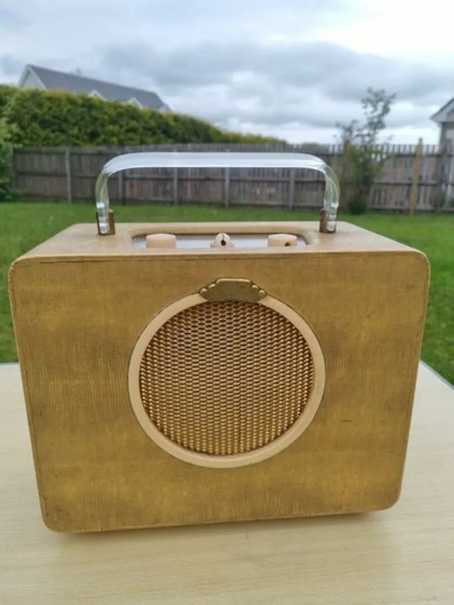 Vintage radio - Ever Ready Sky Queen - Image 1