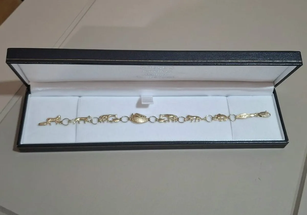 Beautiful rare vintage Noahs ark gold braclet has been recently professionally cleaned - Image 2