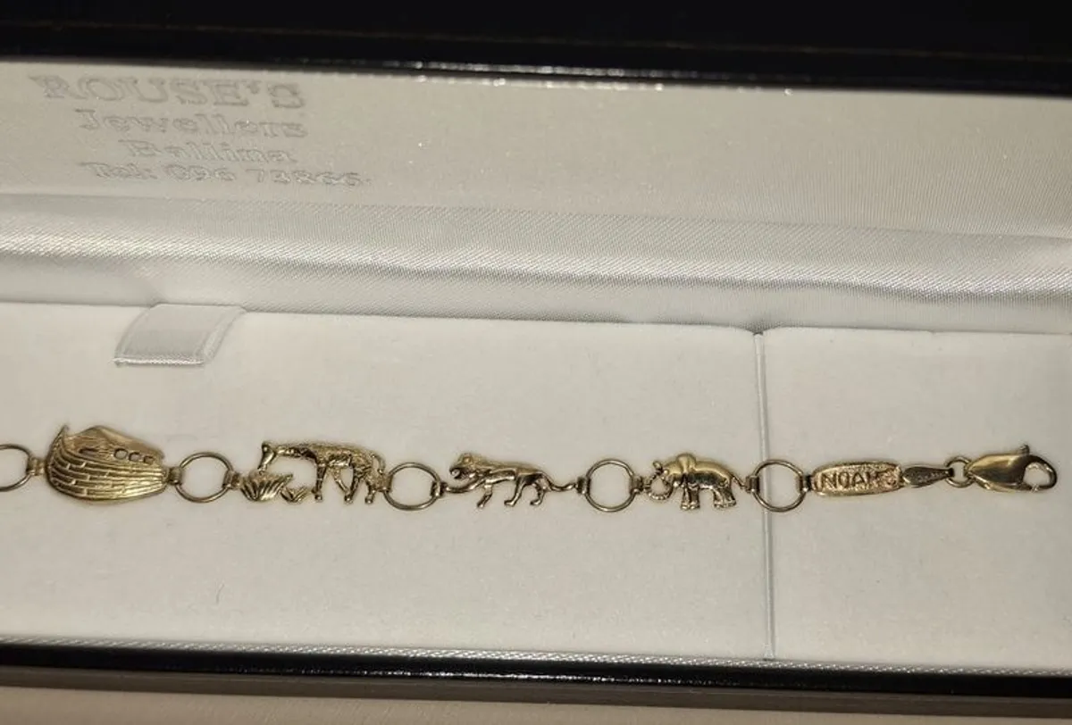 Beautiful rare vintage Noahs ark gold braclet has been recently professionally cleaned - Image 3