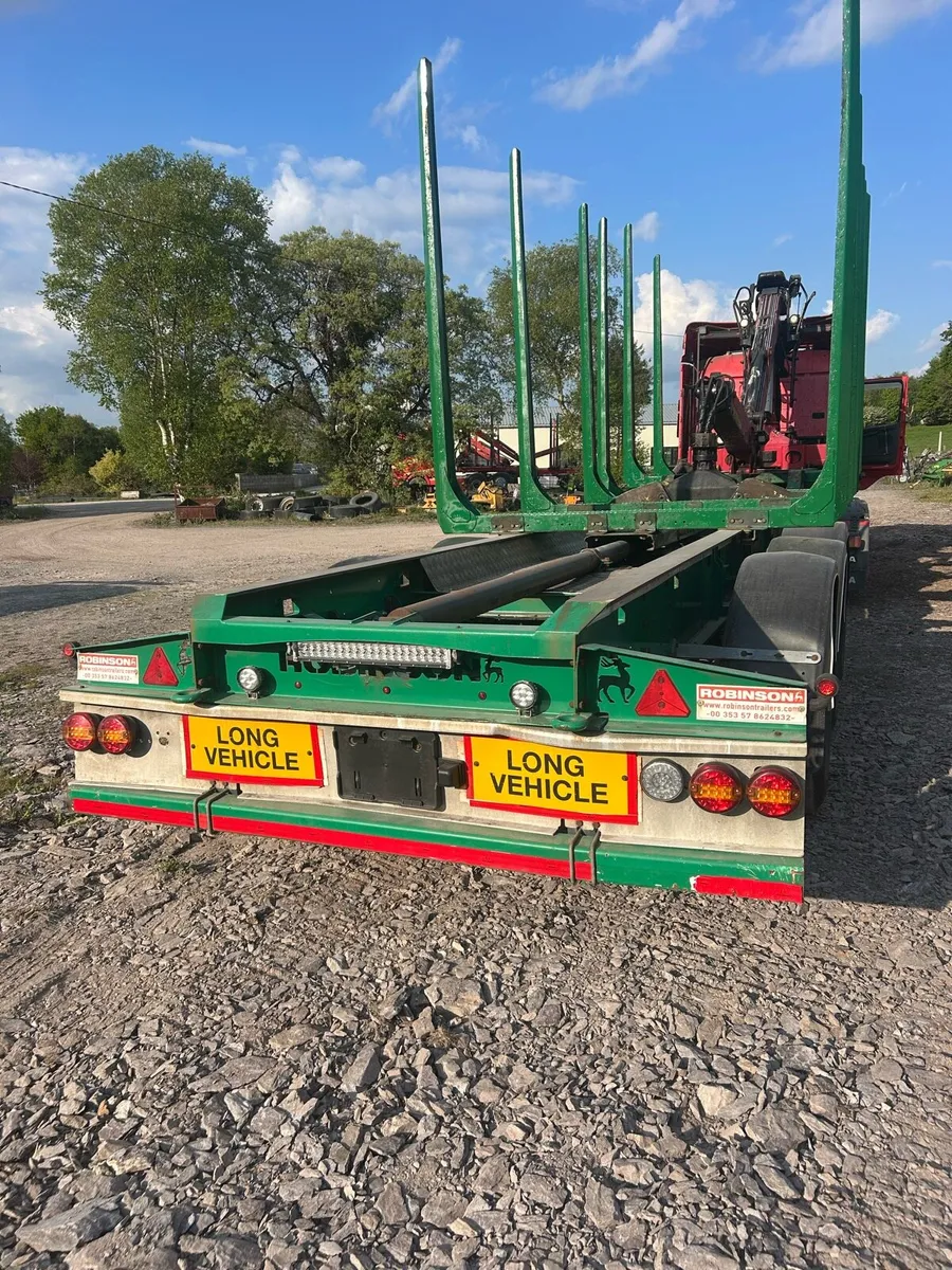 Timber trailer and crane - Image 3