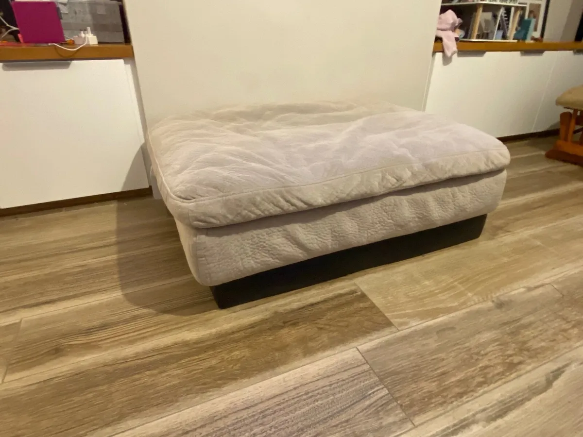 Couch & ottoman - Image 4