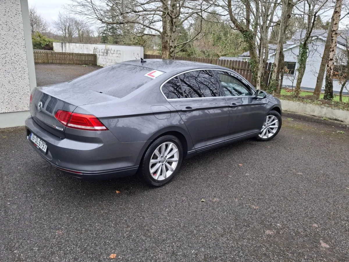 Volkswagen Passat Grey - Image 3