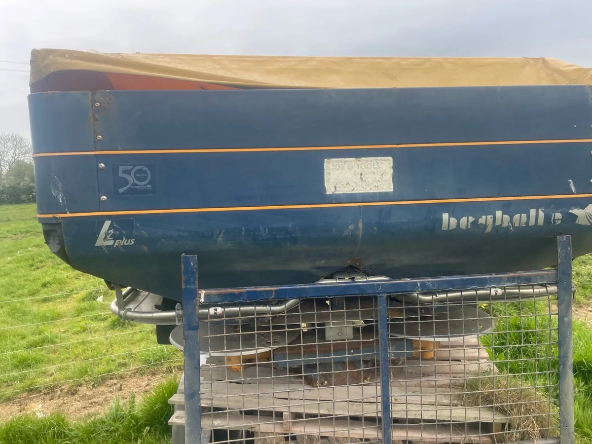 Manure spreader - Image 1