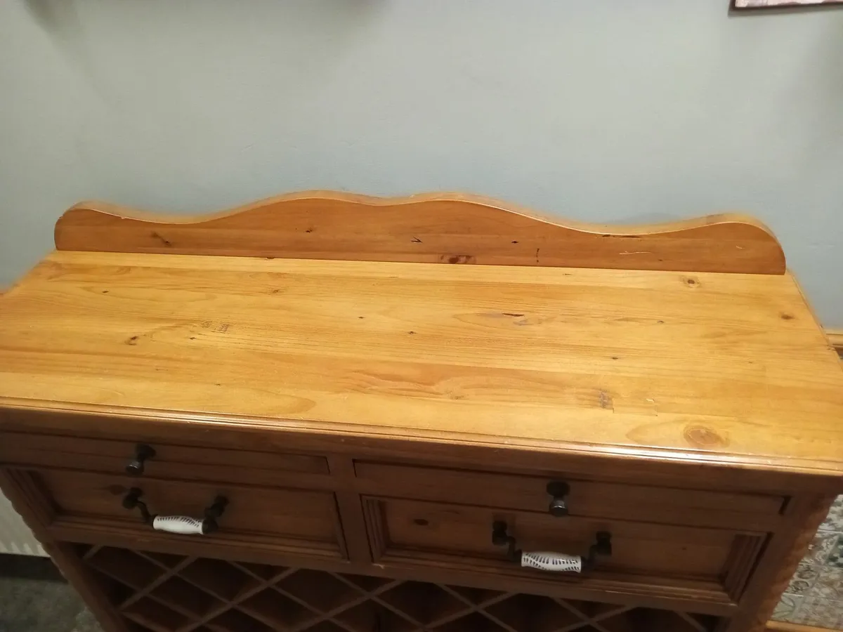 Pine drinks unit. - Image 2
