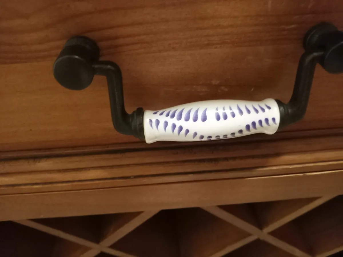 Pine drinks unit. - Image 3