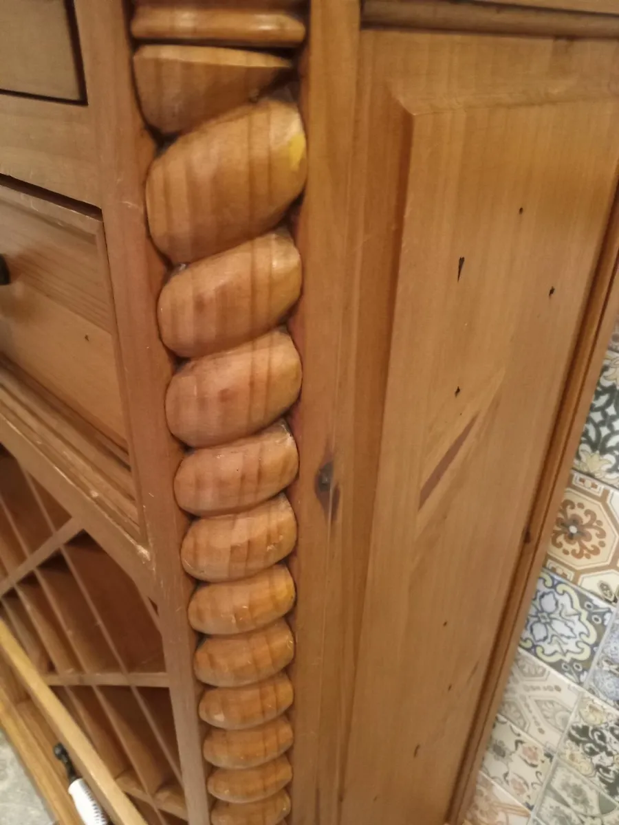 Pine drinks unit. - Image 4