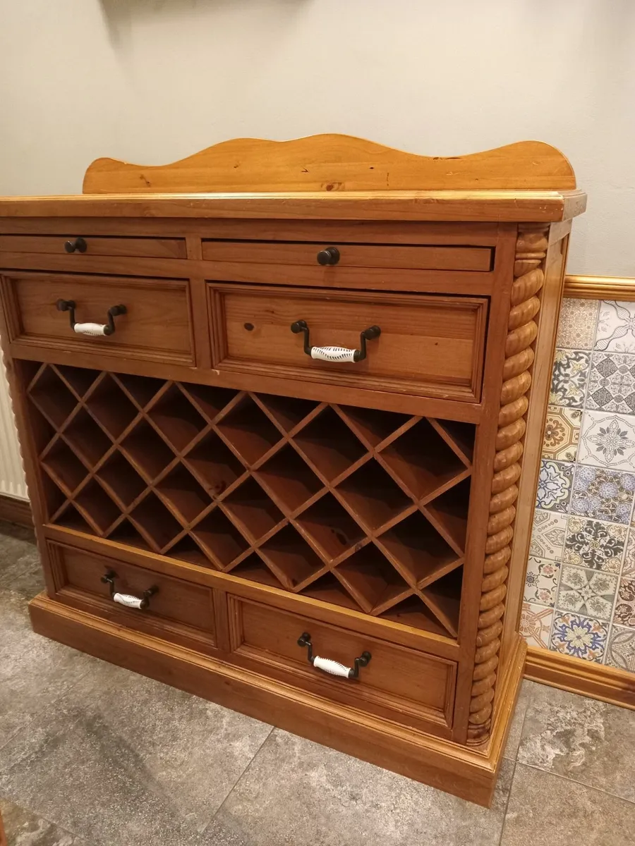 Pine drinks unit. - Image 1