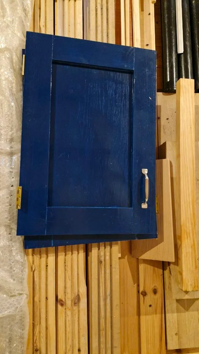 Pine doors with handles and hinges - Image 2