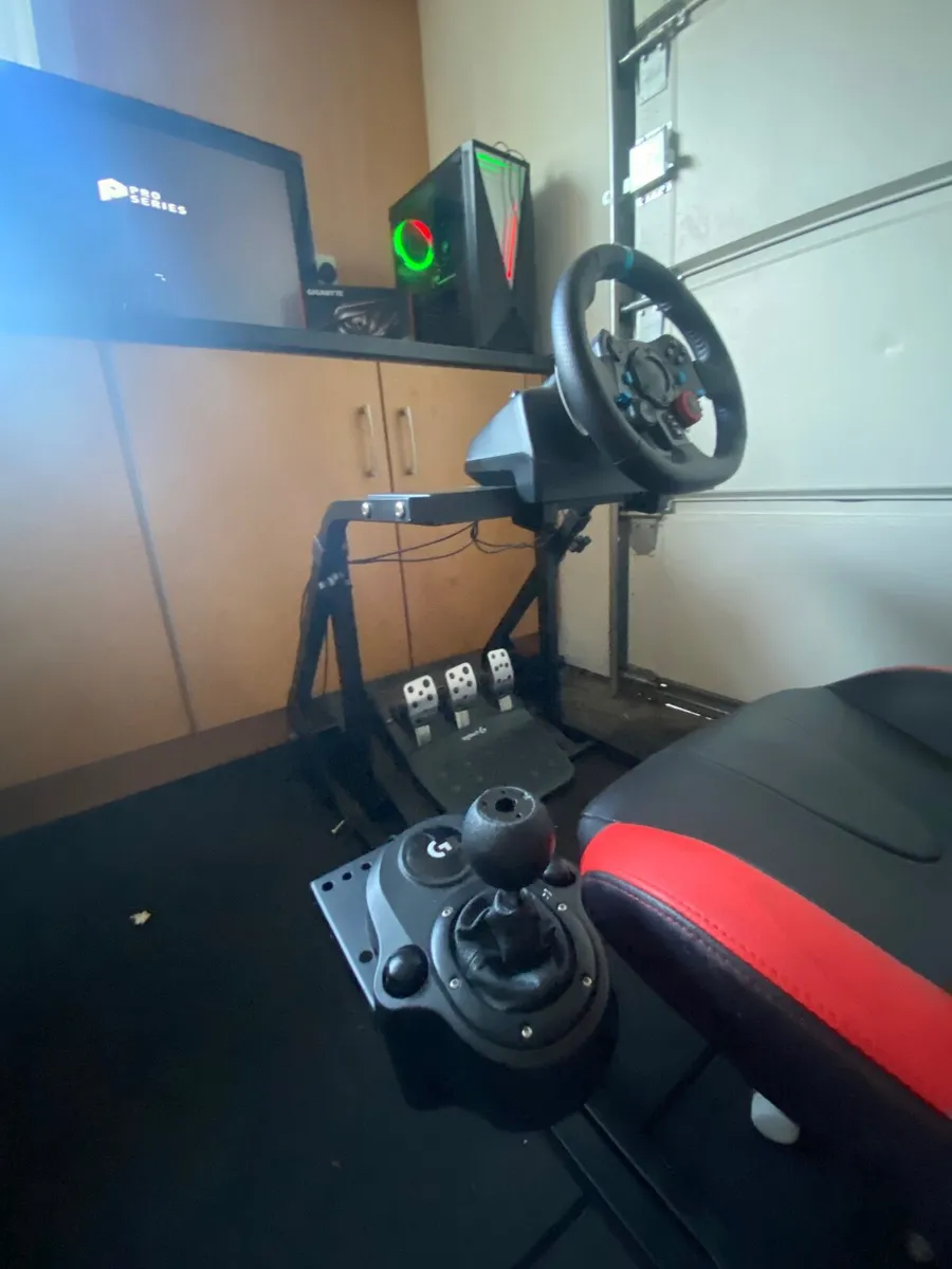 Gaming pc + Racing sim rig - Image 1
