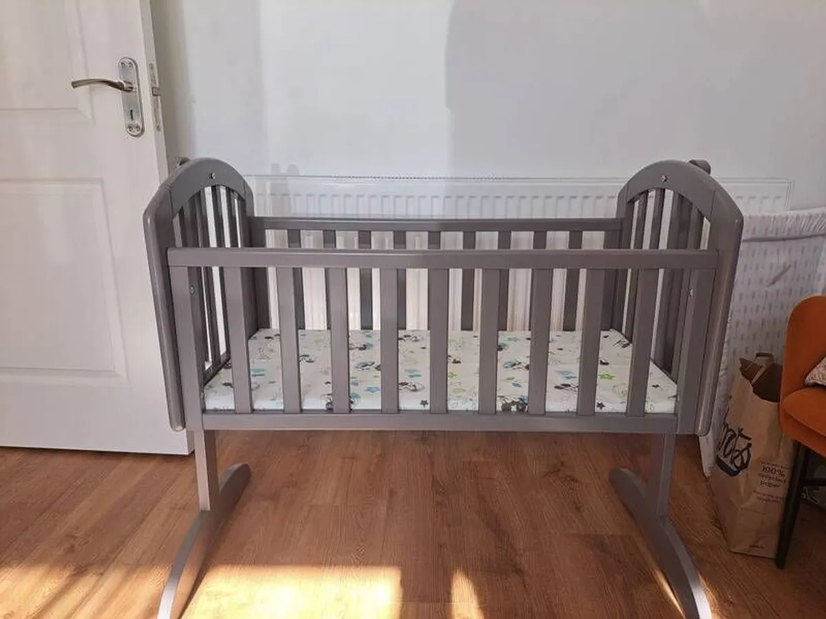 Obaby Sophie Swinging Crib - Image 3