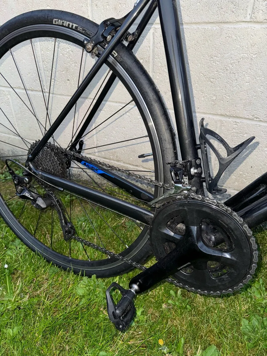 Giant Contend SL road bike - Image 3
