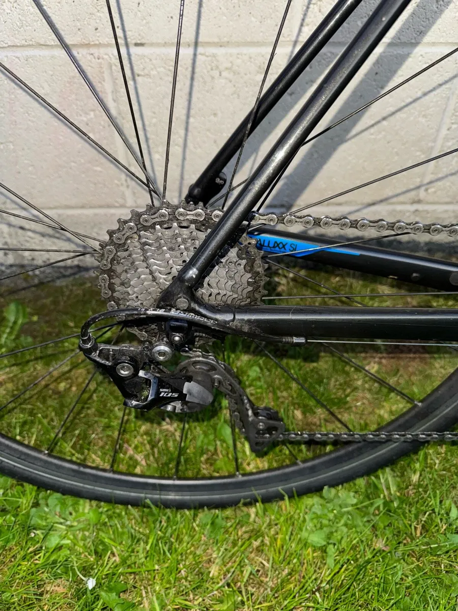 Giant Contend SL road bike - Image 4