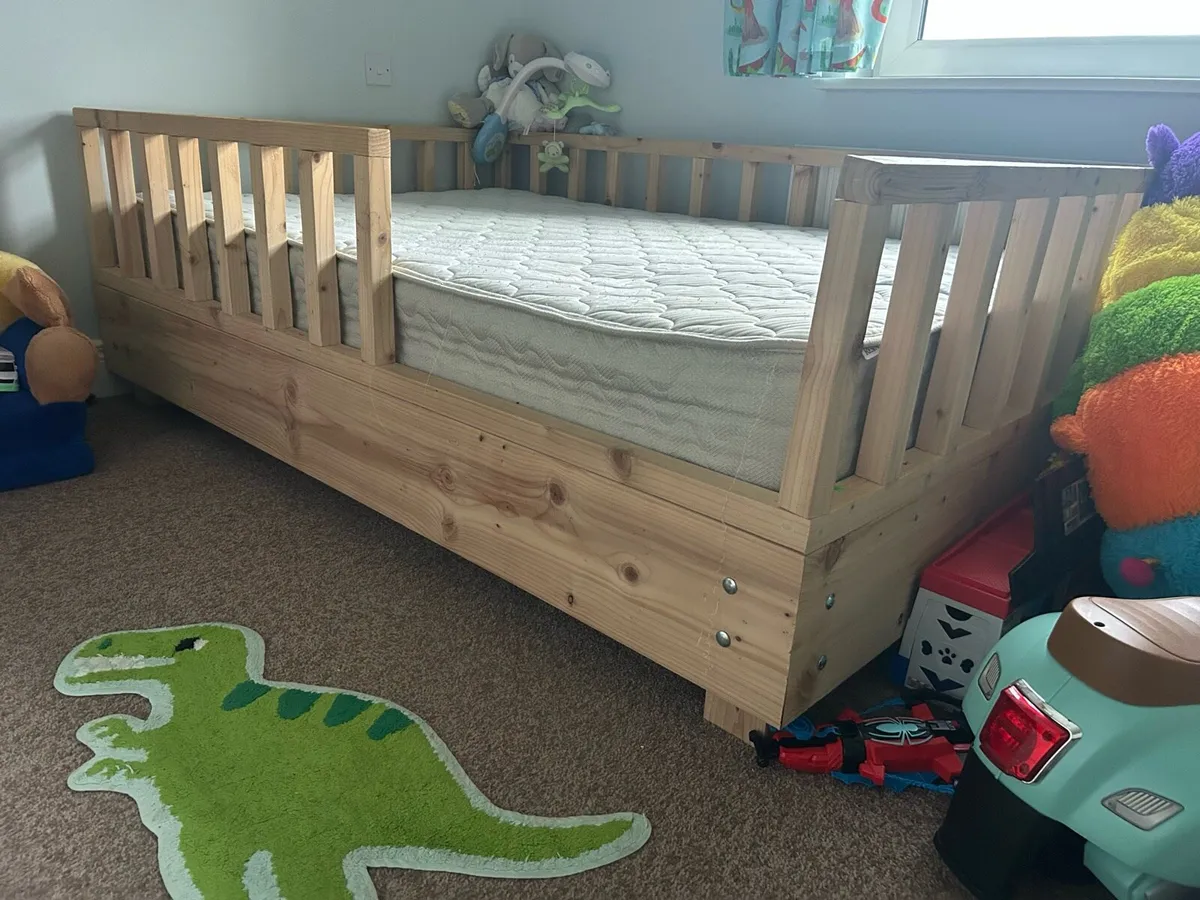Bed - Image 1