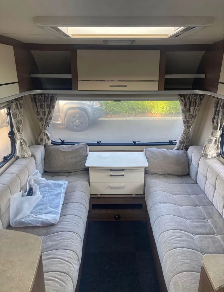 ✨STUNNING 2015 LUNAR VENUS 6 BERTH✨ - Image 4
