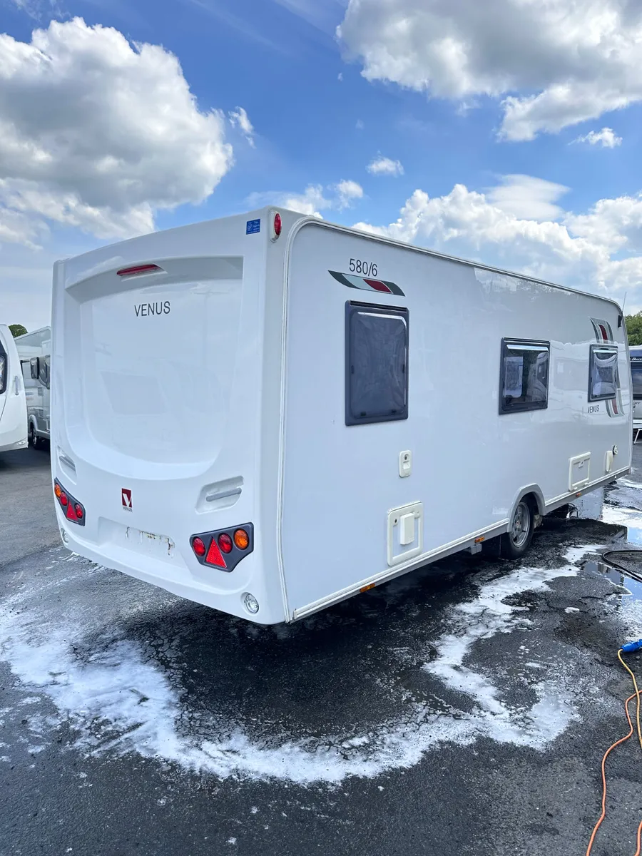 ✨STUNNING 2015 LUNAR VENUS 6 BERTH✨ - Image 2