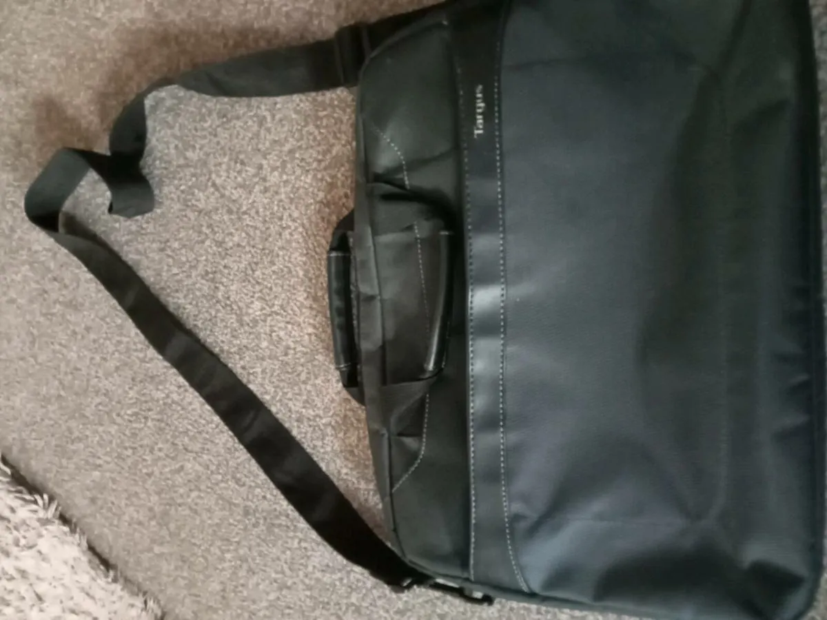 HP Laptop plus Bag + Charger - Image 3