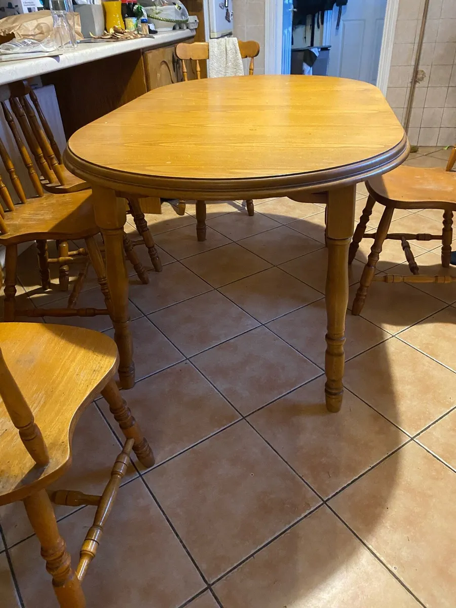 Table and chairs - Image 2