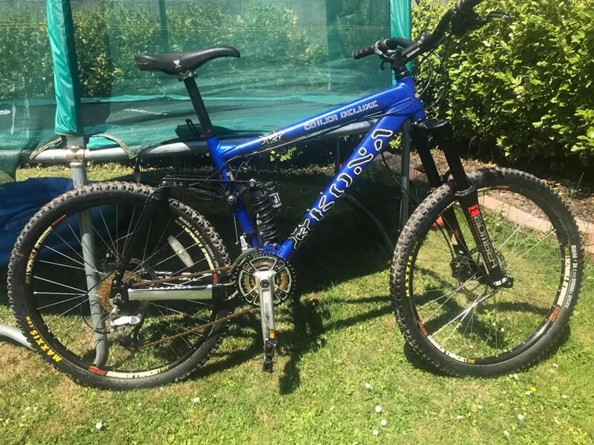 KONA Colier Deluxe