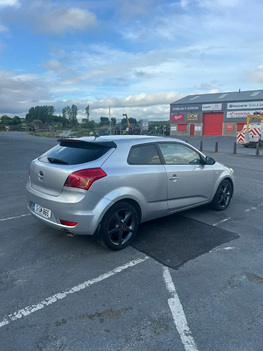 Kia Ceed 2012 - Image 2