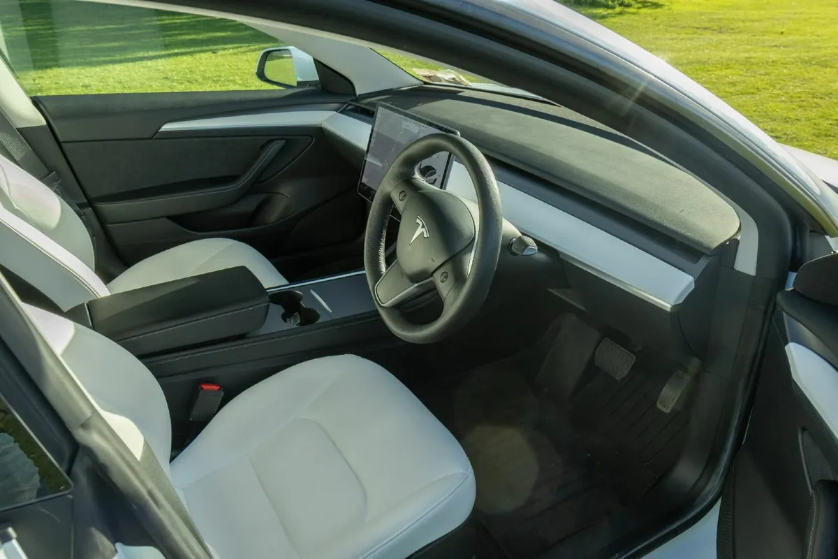Tesla Model 3 2021 - Image 3
