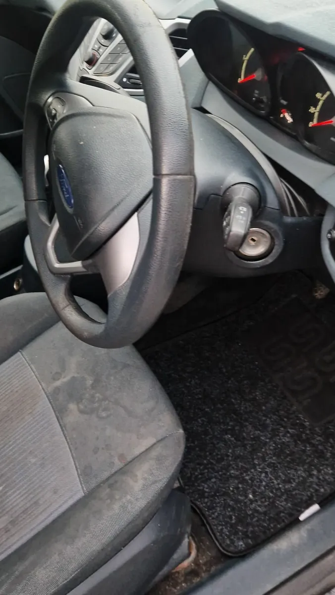 Ford Fiesta 2010 - Image 2