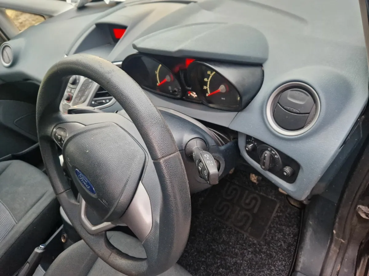 Ford Fiesta 2010 - Image 3