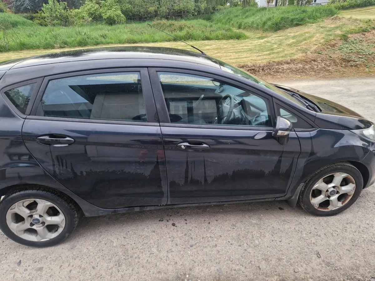 Ford Fiesta 2010 - Image 4