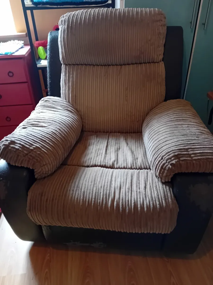 Free Recliner Arm chair - Image 1