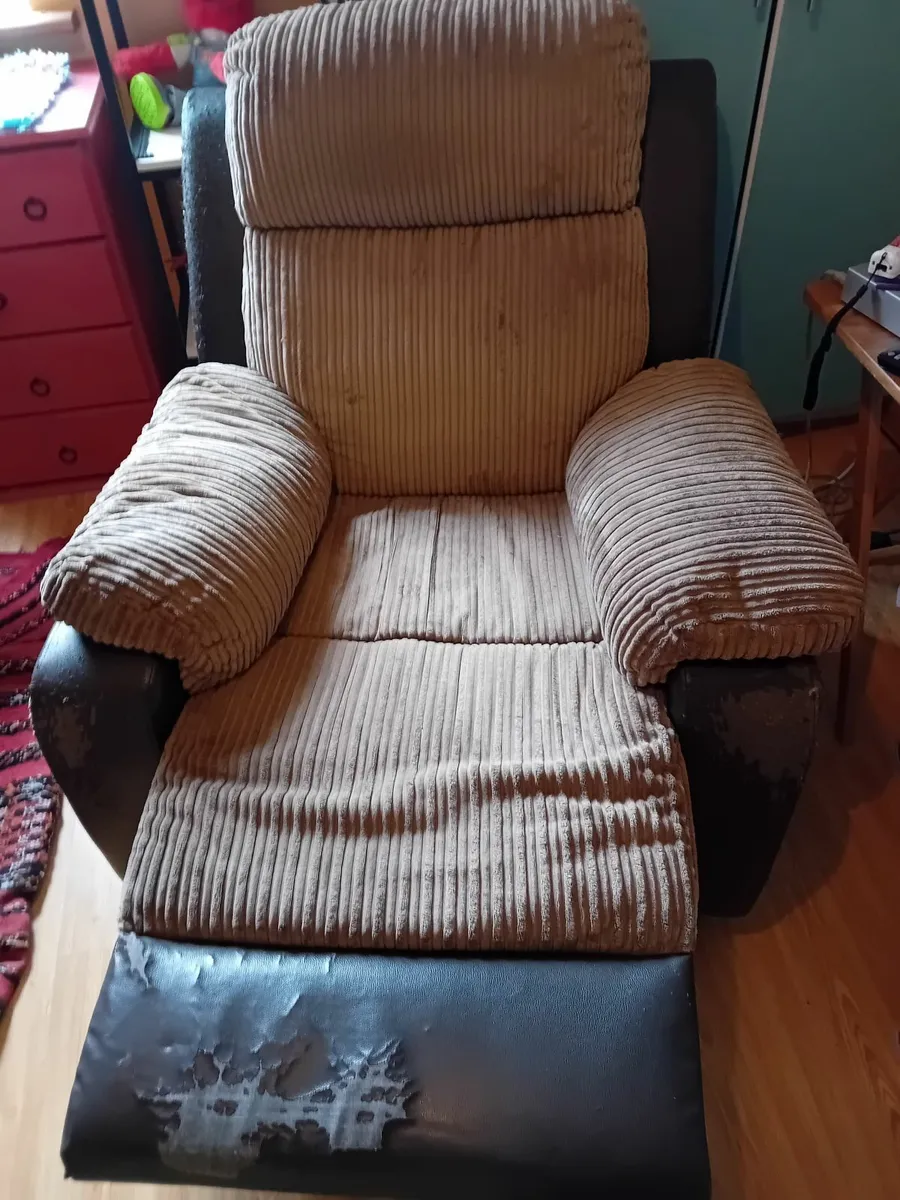 Free Recliner Arm chair - Image 3