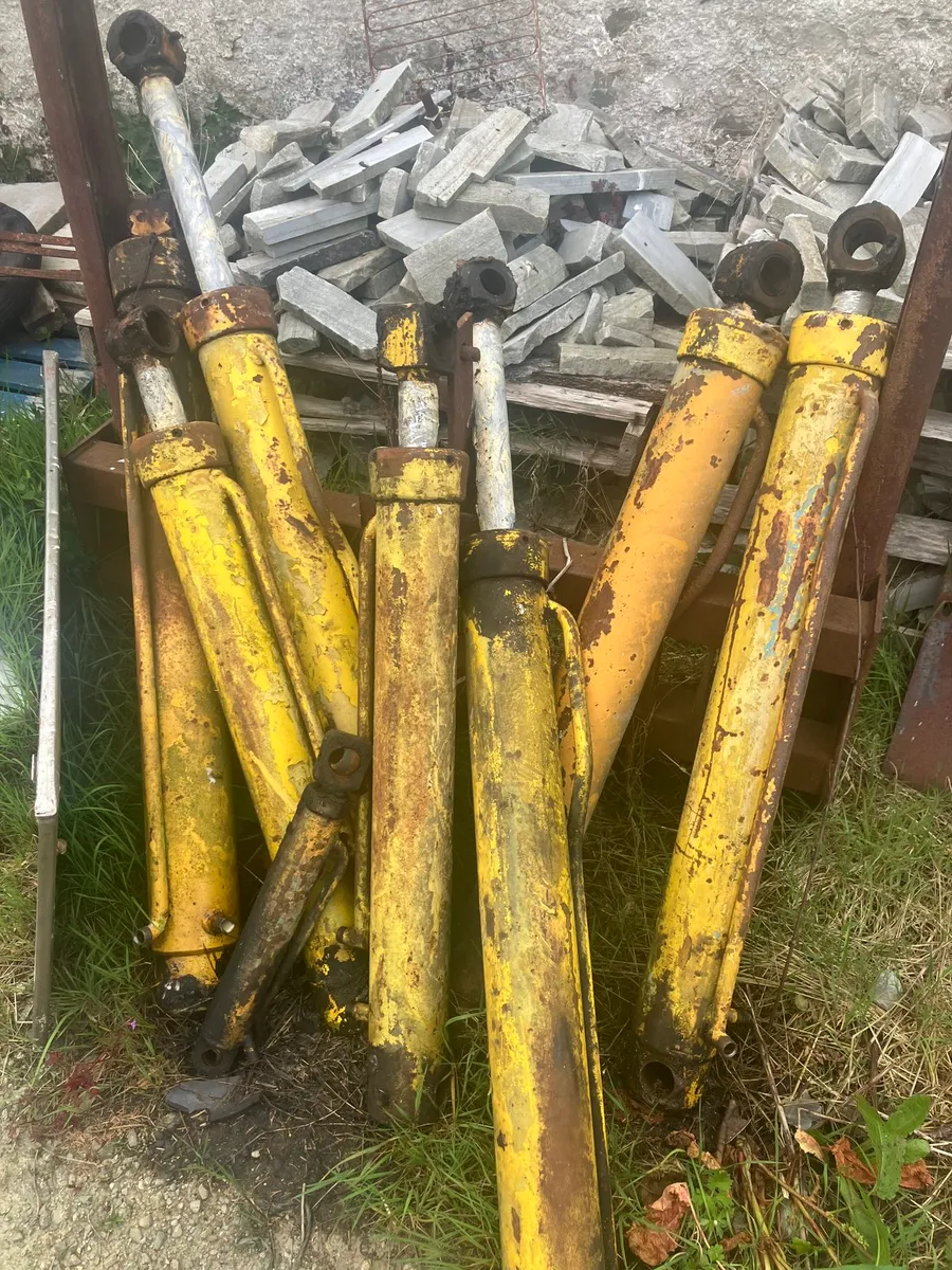JCB rams