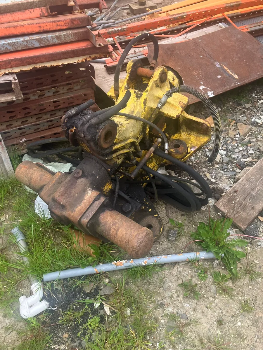 JCB king post