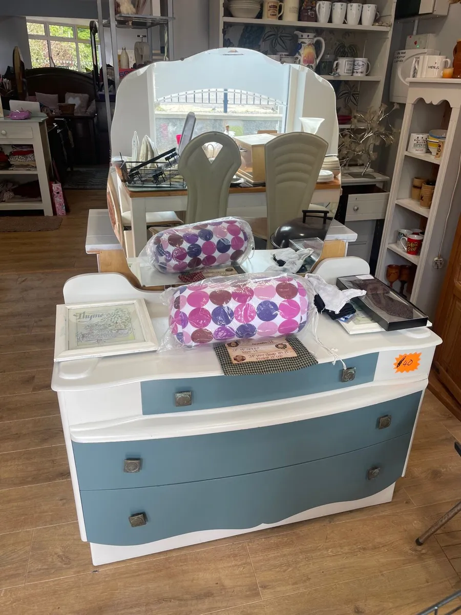 Charity shop KESH - Image 1
