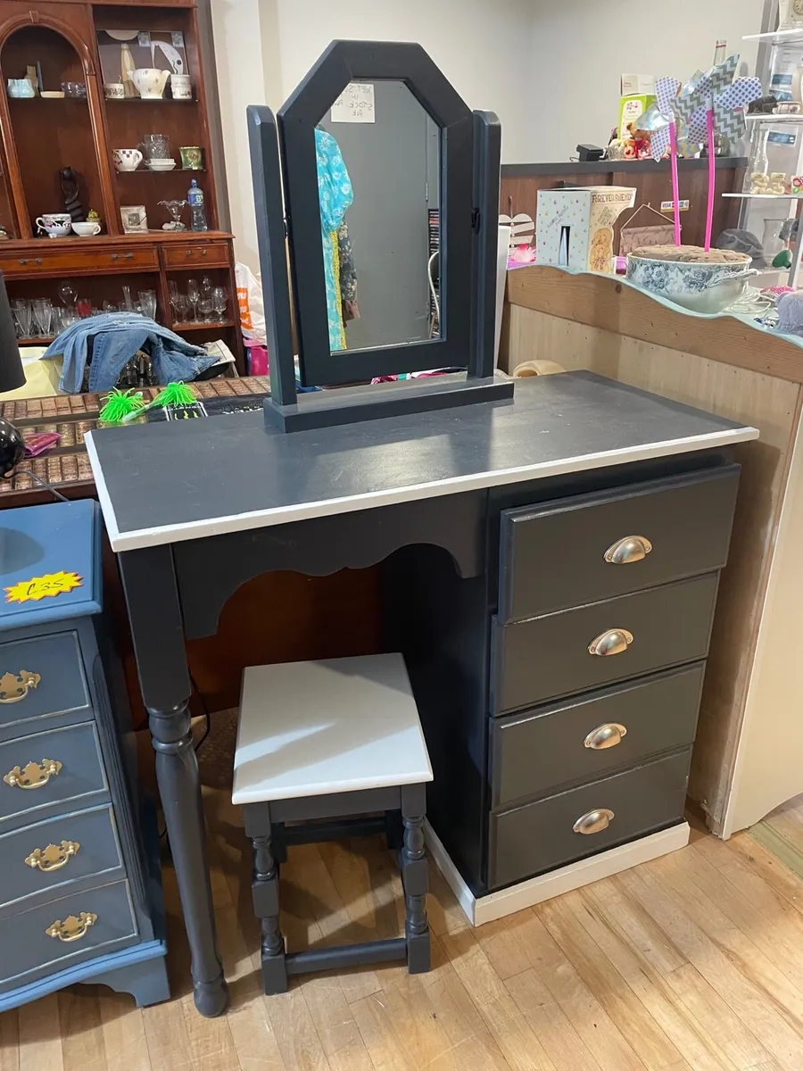 Charity shop KESH - Image 2