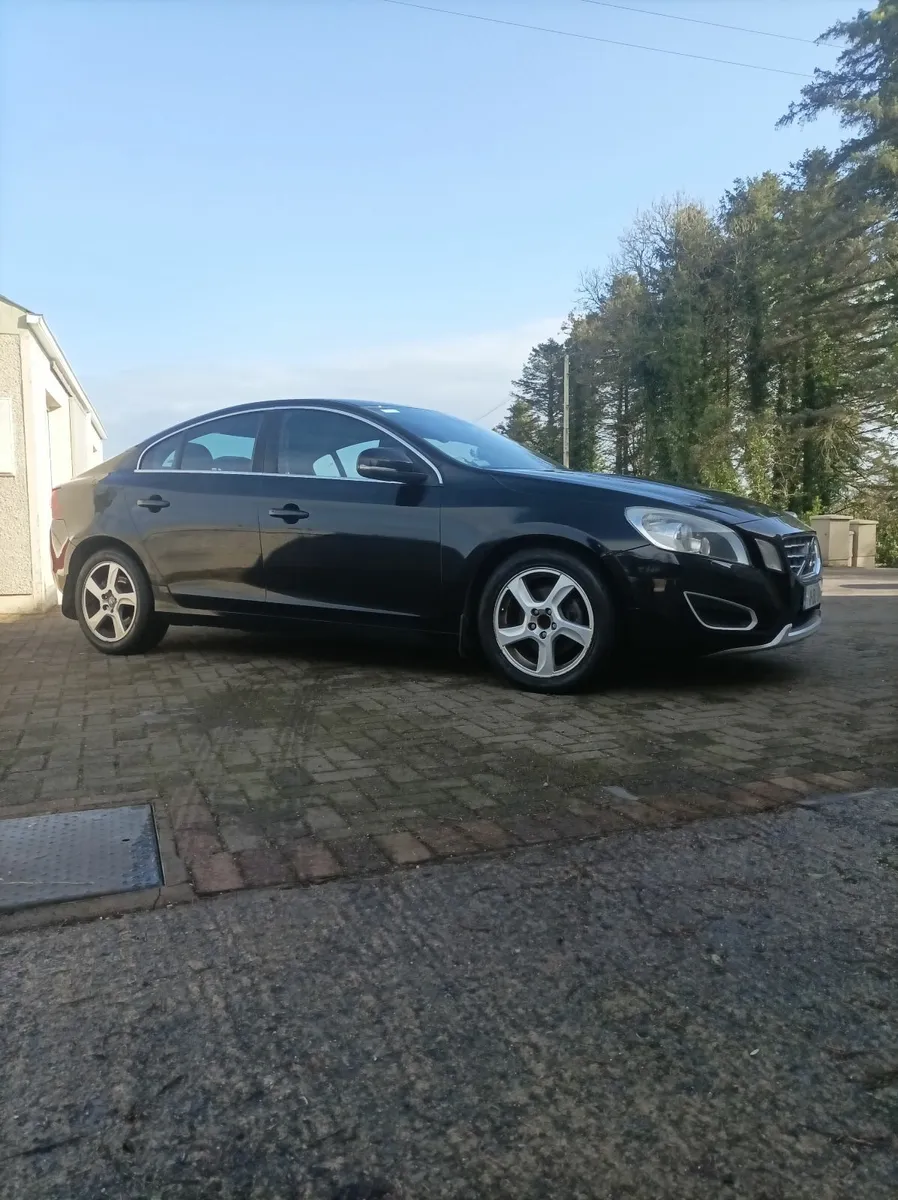 Volvo S60 2011 - Image 2