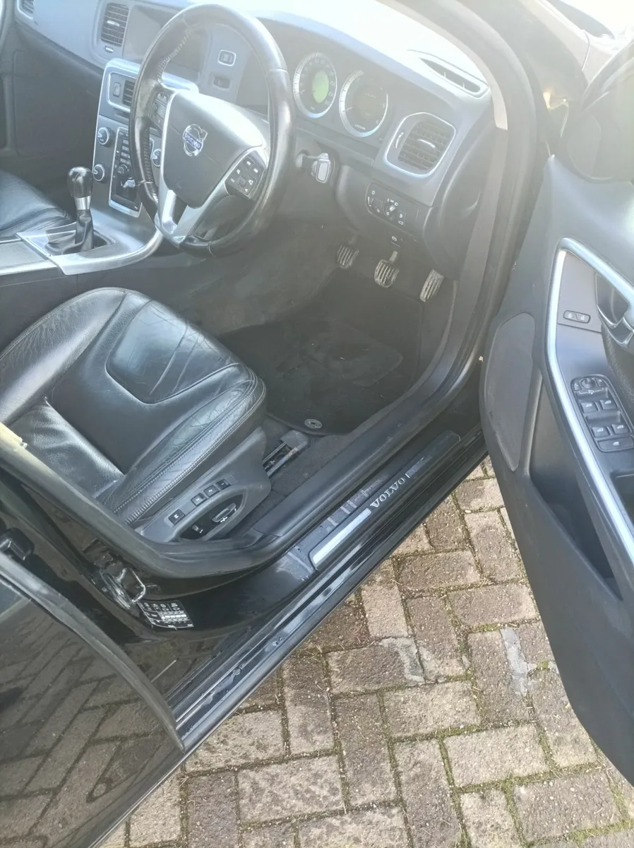 Volvo S60 2011 - Image 4
