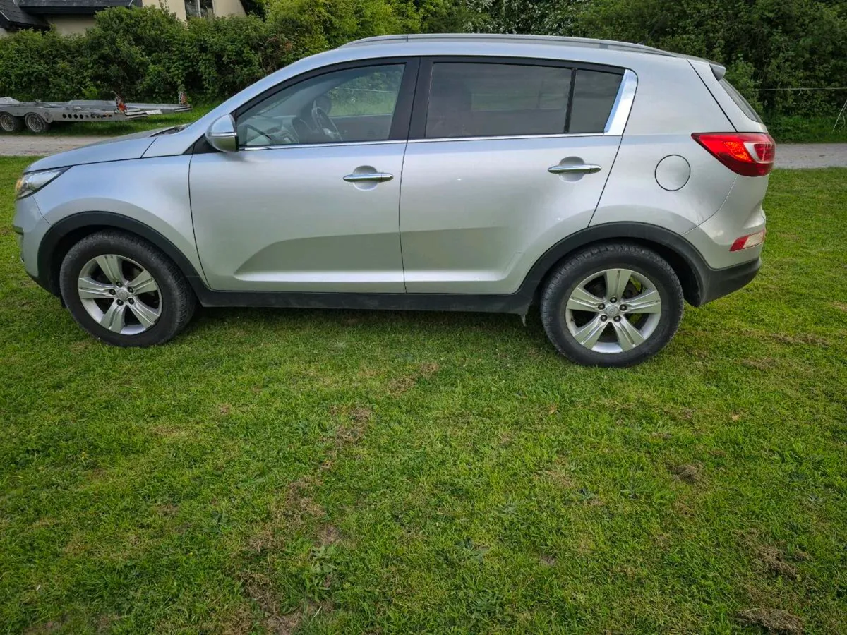 KIA SPORTAGE - Image 4
