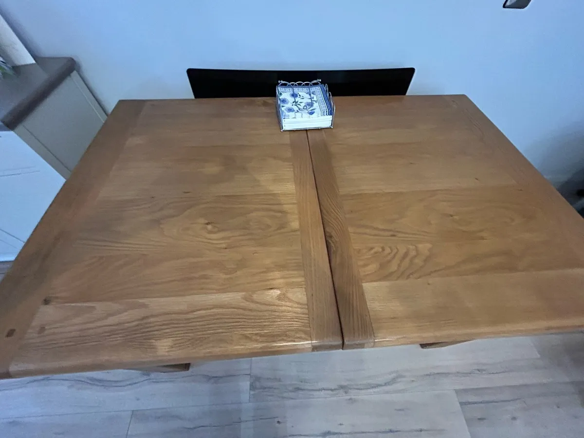 Dining room table and chairs - Image 1
