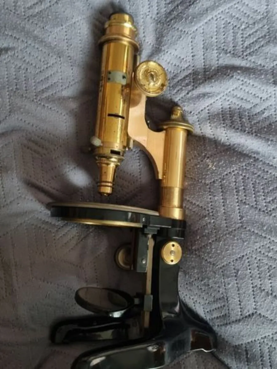 Ernest Leitz Wetzlar Microscope - Image 1